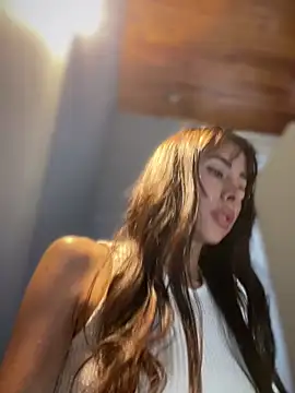 lauravasquez online show from April 2026 05:18:01 PM