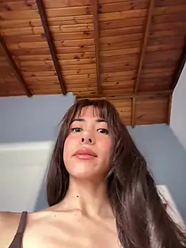 lauravasquez online show from April 2026 04:21:01 PM