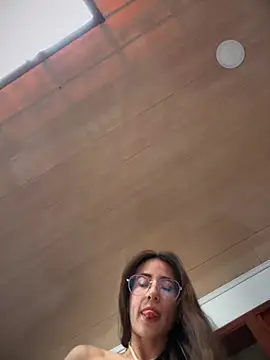Snapshot of lauravasquez chatting on February 2025 05:31:02 PM lauravasquez online show from February 2025 05:31:02 PM
