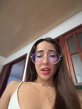 Snapshot of lauravasquez chatting on February 2025 10:00:01 PM lauravasquez online show from February 2025 10:00:01 PM
