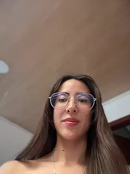 Snapshot of lauravasquez chatting on February 2025 06:26:02 PM lauravasquez online show from February 2025 06:26:02 PM