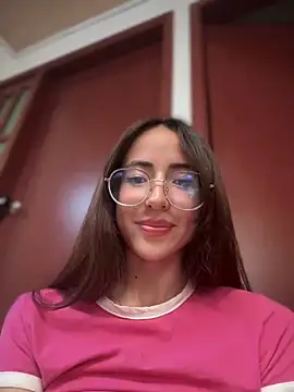 Snapshot of lauravasquez chatting on March 2025 06:00:02 PM lauravasquez online show from March 2025 06:00:02 PM