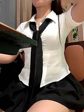 Jessical online show from November 2025 04:05:02 AM