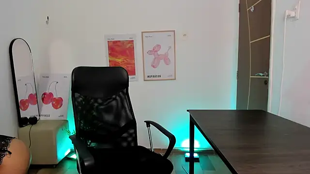 Snapshot of camille-rose chatting on September 2025 06:29:01 PM camille-rose online show from September 2025 06:29:01 PM