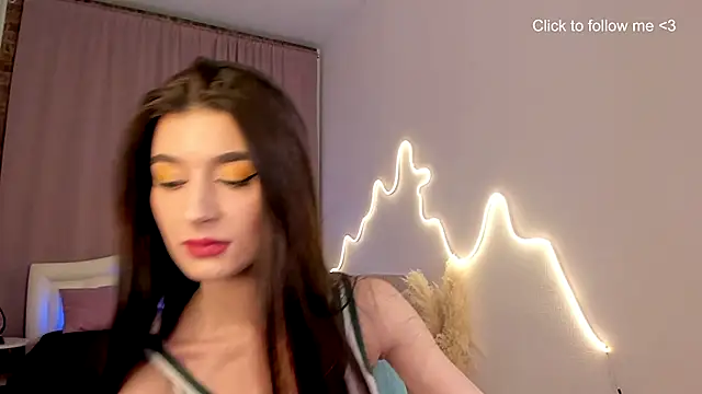 LauraCoy online show from December 2025 07:55:02 PM