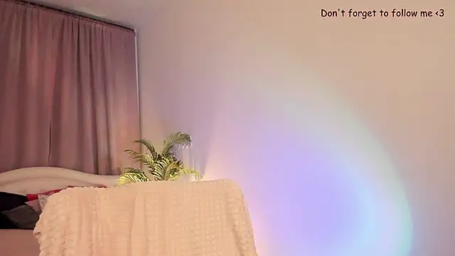 Snapshot of LauraCoy chatting on February 2025 08:23:02 PM LauraCoy online show from February 2025 08:23:02 PM