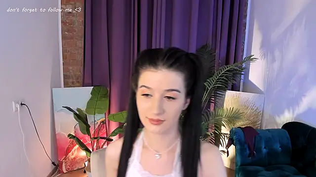 Snapshot of LauraCoy chatting on January 2025 11:24:01 PM LauraCoy online show from January 2025 11:24:01 PM