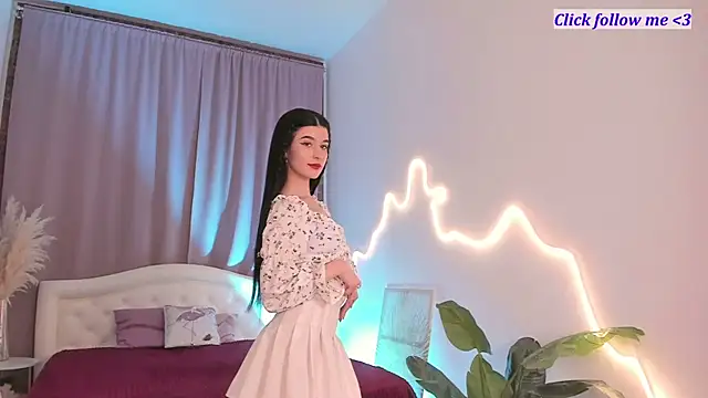 LauraCoy online show from April 2026 09:00:02 PM
