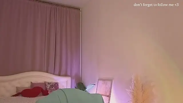 LauraCoy online show from November 2025 10:31:02 PM