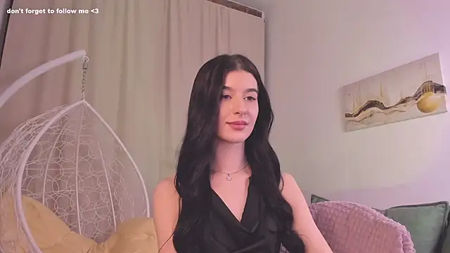 Snapshot of LauraCoy chatting on January 2025 02:33:01 AM LauraCoy online show from January 2025 02:33:01 AM