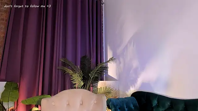 Snapshot of LauraCoy chatting on January 2025 08:21:01 PM LauraCoy online show from January 2025 08:21:01 PM