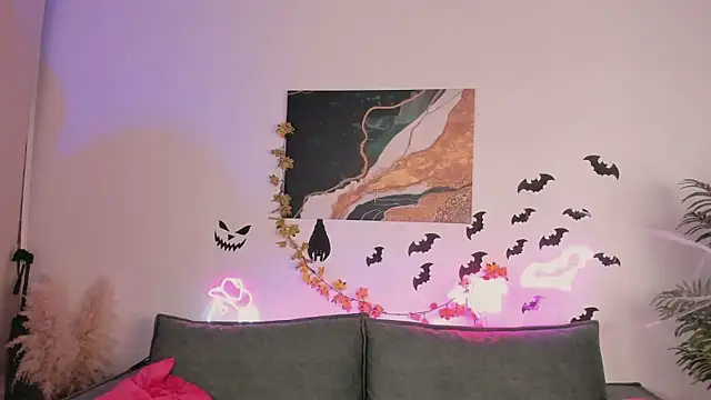 LauraCoy online show from November 2025 07:39:01 PM