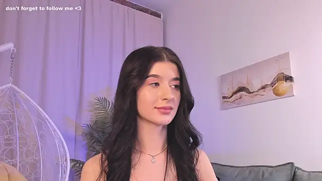 Snapshot of LauraCoy chatting on January 2025 11:24:01 PM LauraCoy online show from January 2025 11:24:01 PM