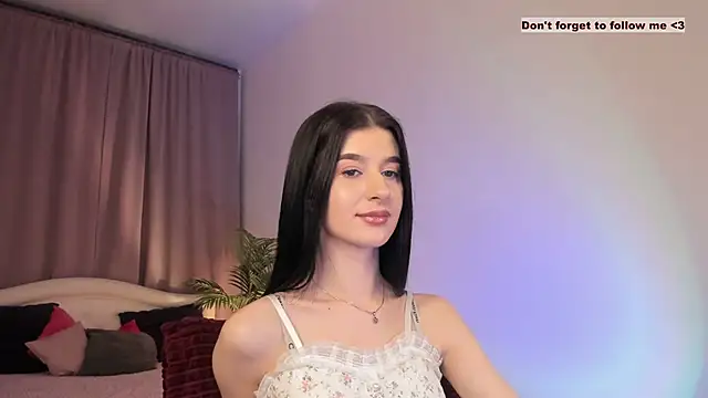 Snapshot of LauraCoy chatting on January 2025 04:10:02 AM LauraCoy online show from January 2025 04:10:02 AM