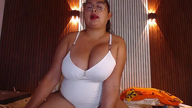 NadiaWhite online show from May 2026 09:36:01 AM