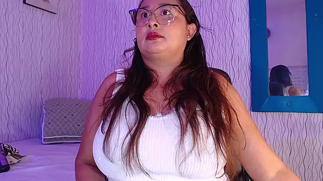 Snapshot of NadiaWhite chatting on February 2025 06:24:01 PM NadiaWhite online show from February 2025 06:24:01 PM
