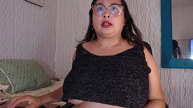Snapshot of NadiaWhite chatting on October 2025 05:43:02 PM NadiaWhite online show from October 2025 05:43:02 PM