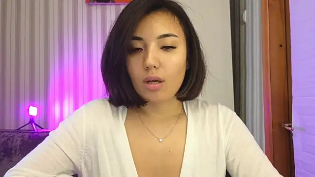 lily  foster online show from October 2025 09:44:01 AM