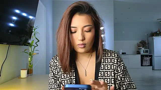 lily  foster online show from March 2025 05:32:02 AM