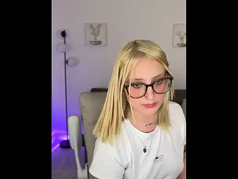 Megan lu2 online show from April 2026 01:55:02 AM