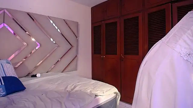 Raven foxter1 online show from November 2025 09:04:01 PM