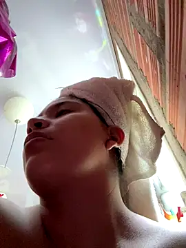 moncerrat luna online show from December 2025 04:57:01 PM