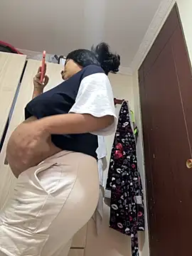 Snapshot of moncerrat_luna chatting on October 2025 09:16:02 PM moncerrat luna online show from October 2025 09:16:02 PM