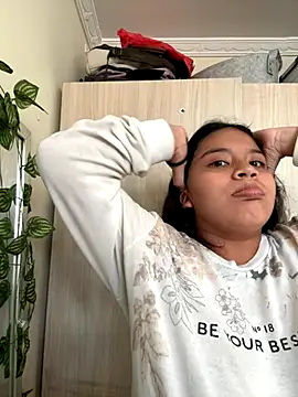 Snapshot of moncerrat_luna chatting on October 2025 10:18:02 PM moncerrat luna online show from October 2025 10:18:02 PM