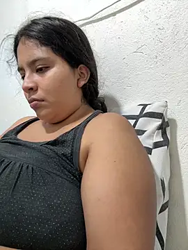 Snapshot of moncerrat_luna chatting on May 2026 09:54:01 PM moncerrat luna online show from May 2026 09:54:01 PM