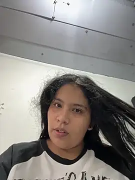Snapshot of moncerrat_luna chatting on May 2026 09:19:01 PM moncerrat luna online show from May 2026 09:19:01 PM