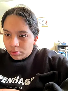 Snapshot of moncerrat_luna chatting on October 2025 10:18:02 PM moncerrat luna online show from October 2025 10:18:02 PM