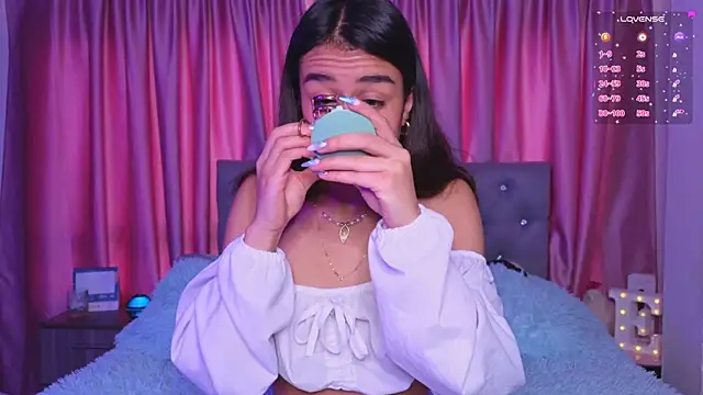 Snapshot of Emiily_Scott1 chatting on December 2025 02:48:01 PM Emiily Scott1 online show from December 2025 02:48:01 PM