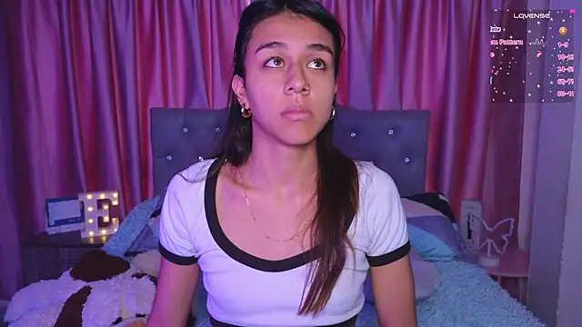 Snapshot of Emiily_Scott1 chatting on November 2025 09:18:02 PM Emiily Scott1 online show from November 2025 09:18:02 PM