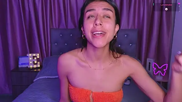 Snapshot of Emiily_Scott1 chatting on November 2025 10:35:02 PM Emiily Scott1 online show from November 2025 10:35:02 PM