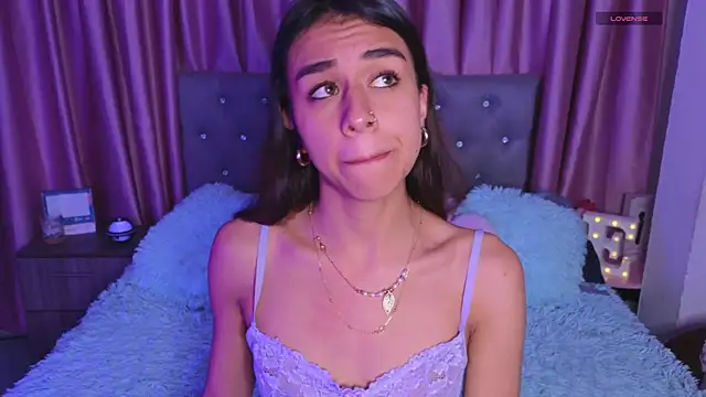 Snapshot of Emiily_Scott1 chatting on December 2025 01:05:01 AM Emiily Scott1 online show from December 2025 01:05:01 AM