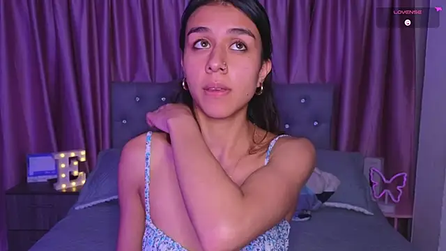 Snapshot of Emiily_Scott1 chatting on November 2025 11:08:02 PM Emiily Scott1 online show from November 2025 11:08:02 PM