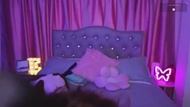 Snapshot of Emiily_Scott1 chatting on November 2025 09:18:01 PM Emiily Scott1 online show from November 2025 09:18:01 PM