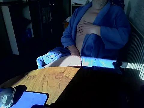 Snapshot of daddyflash chatting on April 2026 08:17:01 AM daddyflash online show from April 2026 08:17:01 AM