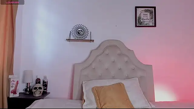 aliice walker  online show from September 2025 01:33:01 PM