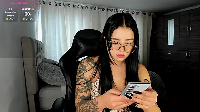 aliice walker  online show from November 2025 06:19:01 PM