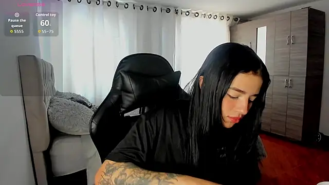 aliice walker  online show from December 2025 04:06:02 PM