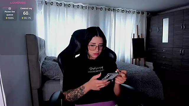 aliice walker  online show from November 2025 01:55:02 PM