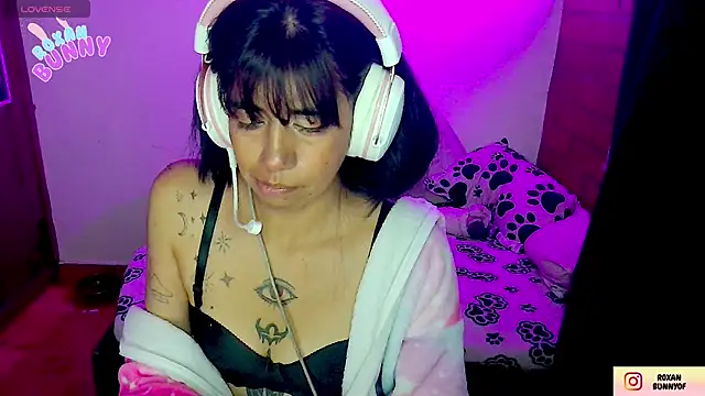 Roxanbunny1 online show from November 2025 04:17:02 AM