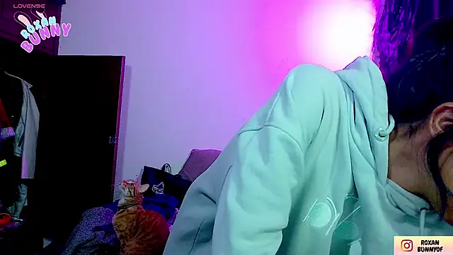 Roxanbunny1 online show from November 2025 03:32:02 AM