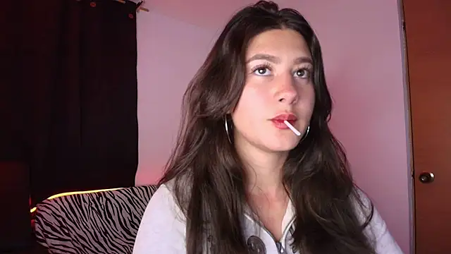 Snapshot of kisstarxxx chatting on December 2025 03:44:02 AM kisstarxxx online show from December 2025 03:44:02 AM