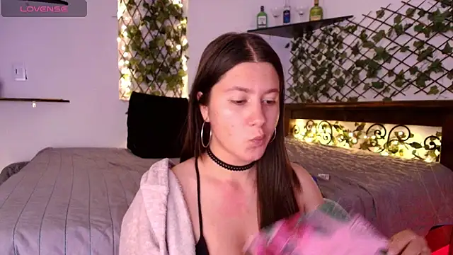 Snapshot of kisstarxxx chatting on May 2026 05:37:02 AM kisstarxxx online show from May 2026 05:37:02 AM