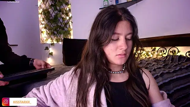 Snapshot of kisstarxxx chatting on May 2026 05:39:02 AM kisstarxxx online show from May 2026 05:39:02 AM