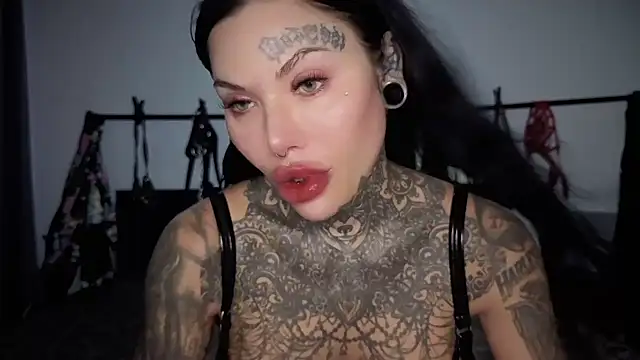 claudiacvc95 online show from April 2026 02:02:02 AM