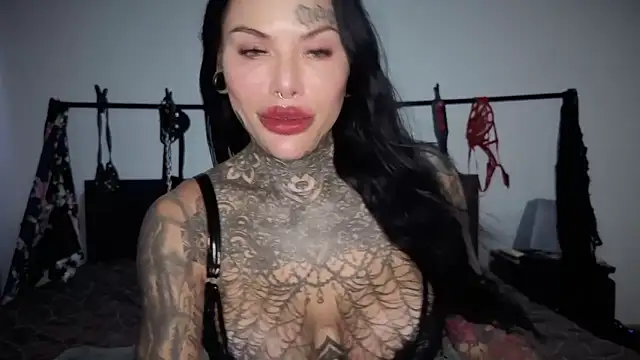 claudiacvc95 online show from April 2026 06:19:01 AM