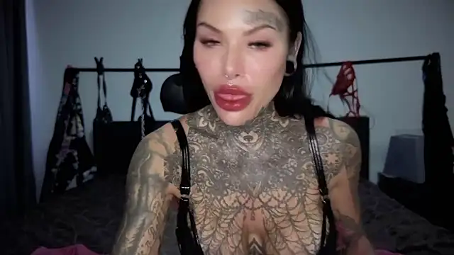 claudiacvc95 online show from April 2026 03:35:01 AM